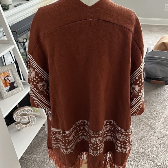 Pattern Poncho - Picture 3 of 4